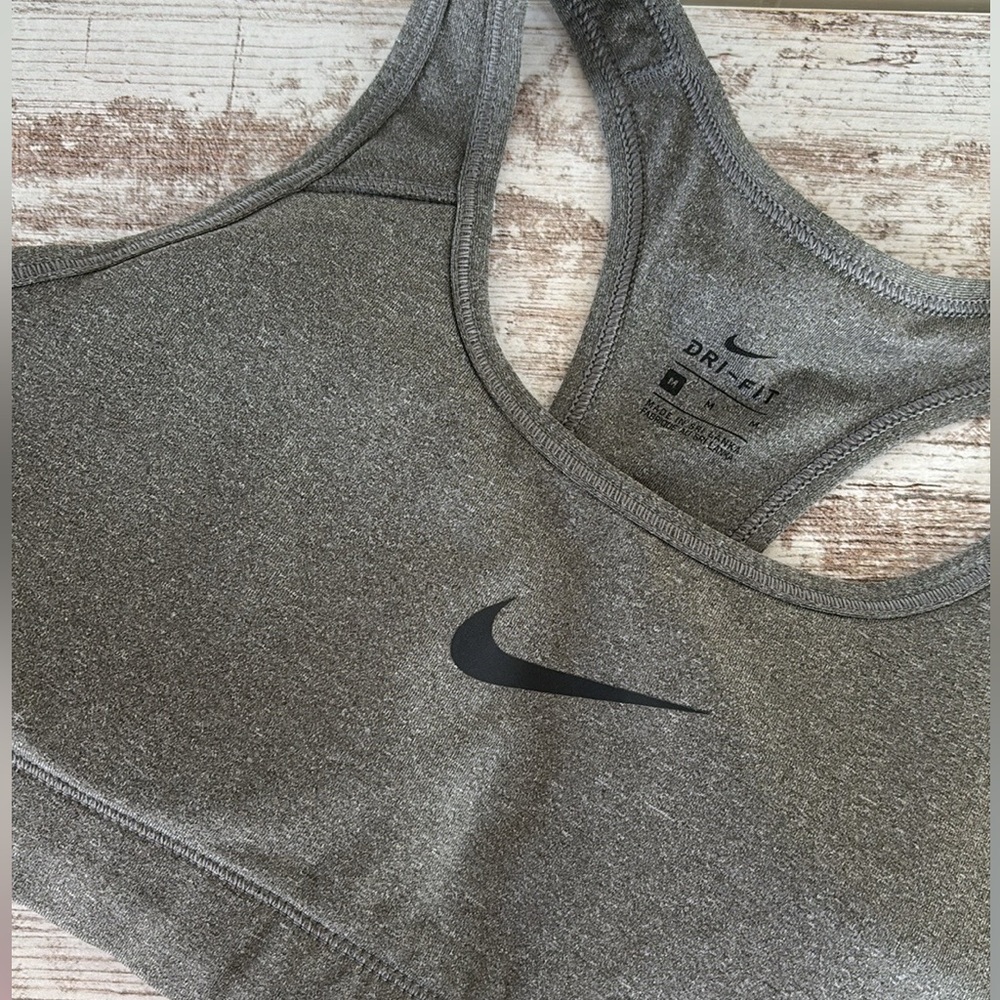 Nike Women's Swoosh Medium Support Padded Sports Bra M